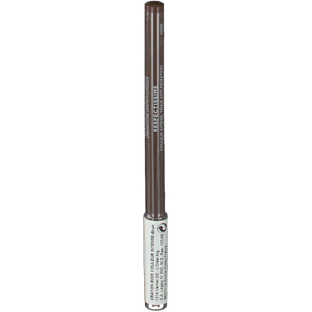 Crayon Kajal, couleur marron. Forme cylindrique. Capuchon argenté. Texte: Crayon Bois Couleur Intense Brun.