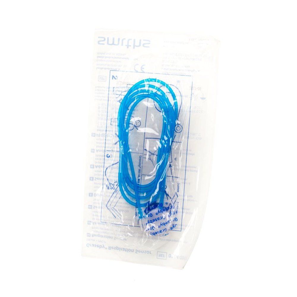 Tuyau bleu dans un emballage transparent. Impressions et symboles sur l'emballage.