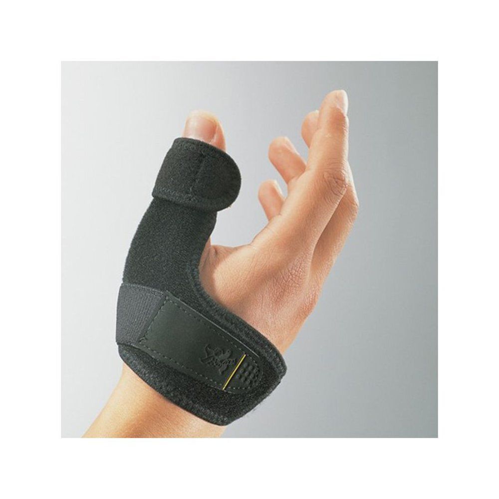 Orthèse de pouce noire sur poignet. Fermeture velcro. Accent jaune. Montre la main avec le pouce dans l'orthèse.