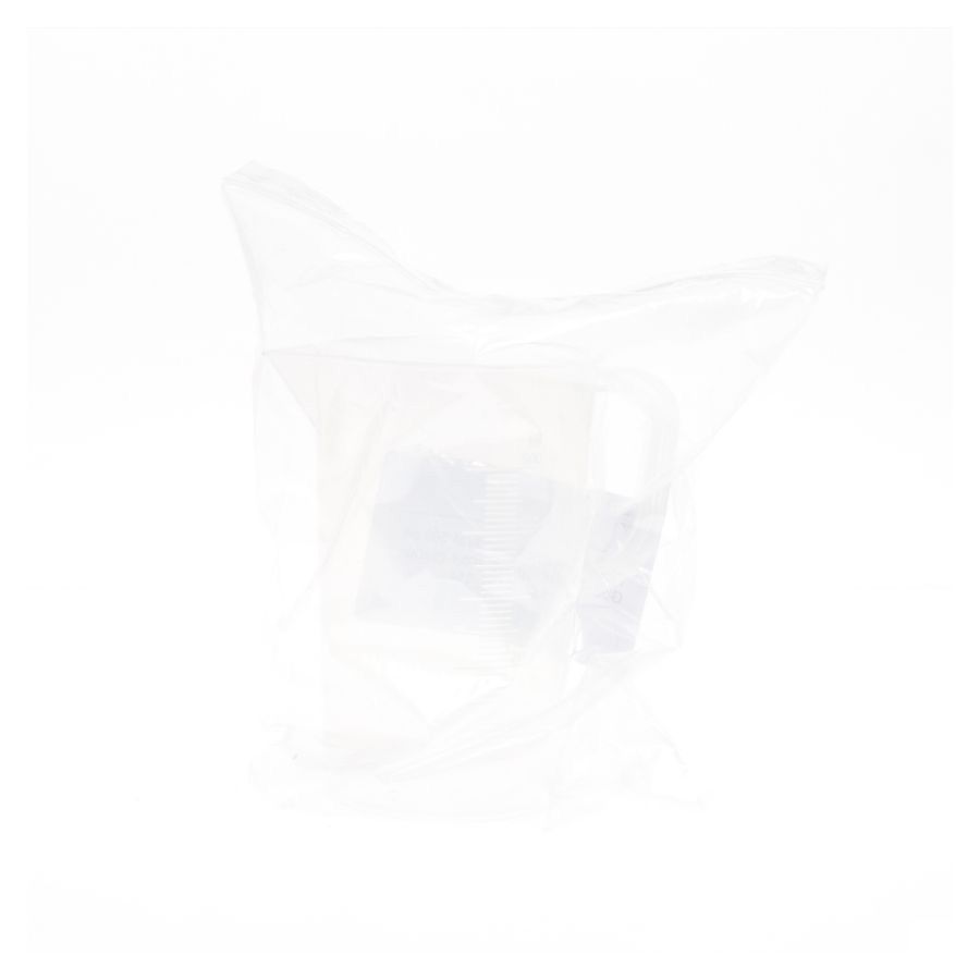 Gobelet en plastique dans un emballage plastique transparent.