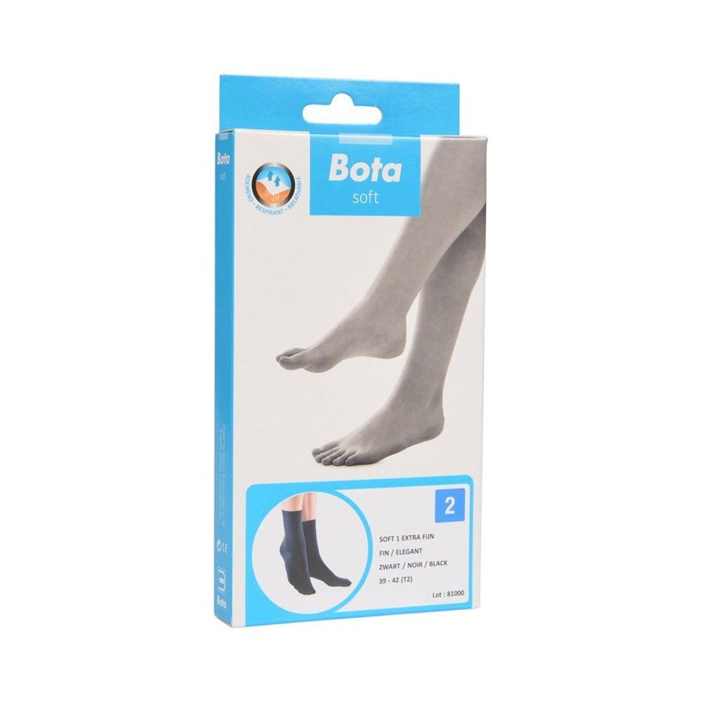 Bota Soft sokken, zwart, tot aan de enkel. De voeten zijn afgebeeld op een witte achtergrond.