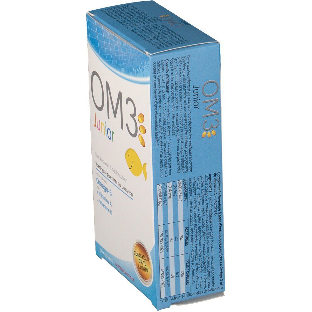 Zijaanzicht van de OM3 Junior verpakking. Bevat informatie over ingrediënten en voedingswaarden. Met vis-illustratie en tekst.