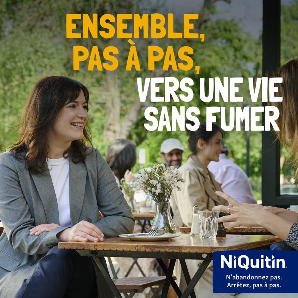 Femmes assises à une terrasse. Logo NiQuitin. Ensemble, pas à pas, vers une vie sans fumer.