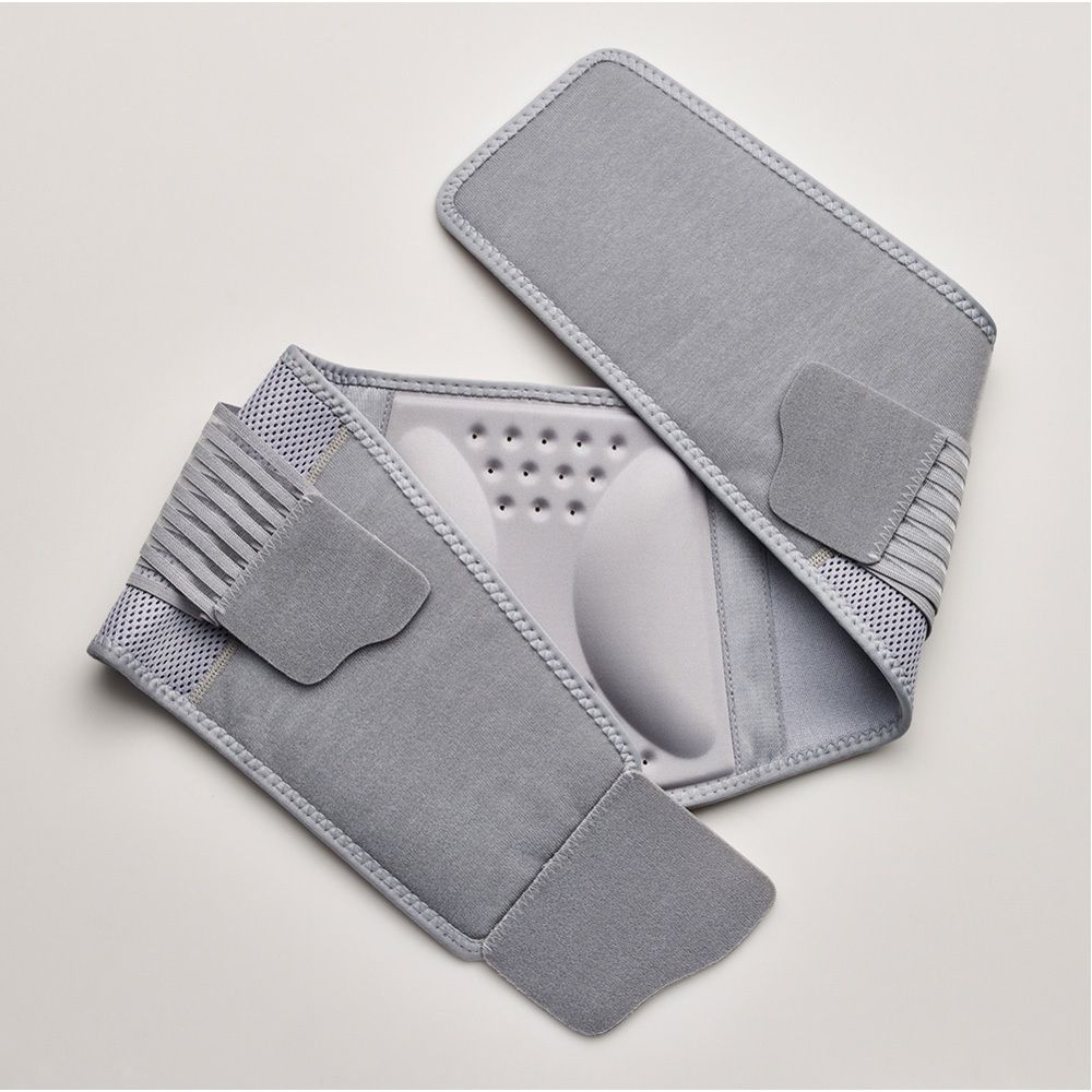 Grijs-witte rugband. Verpakking met productafbeelding. Merk FUTURO en 3M-logo zichtbaar.