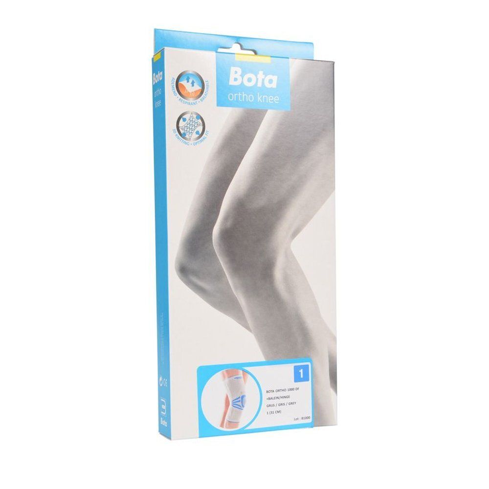 Verpakking met kniebrace. Opdruk: Bota ortho knee. Afbeelding van benen. Kleuren: grijs, blauw, wit. Maat 1.
