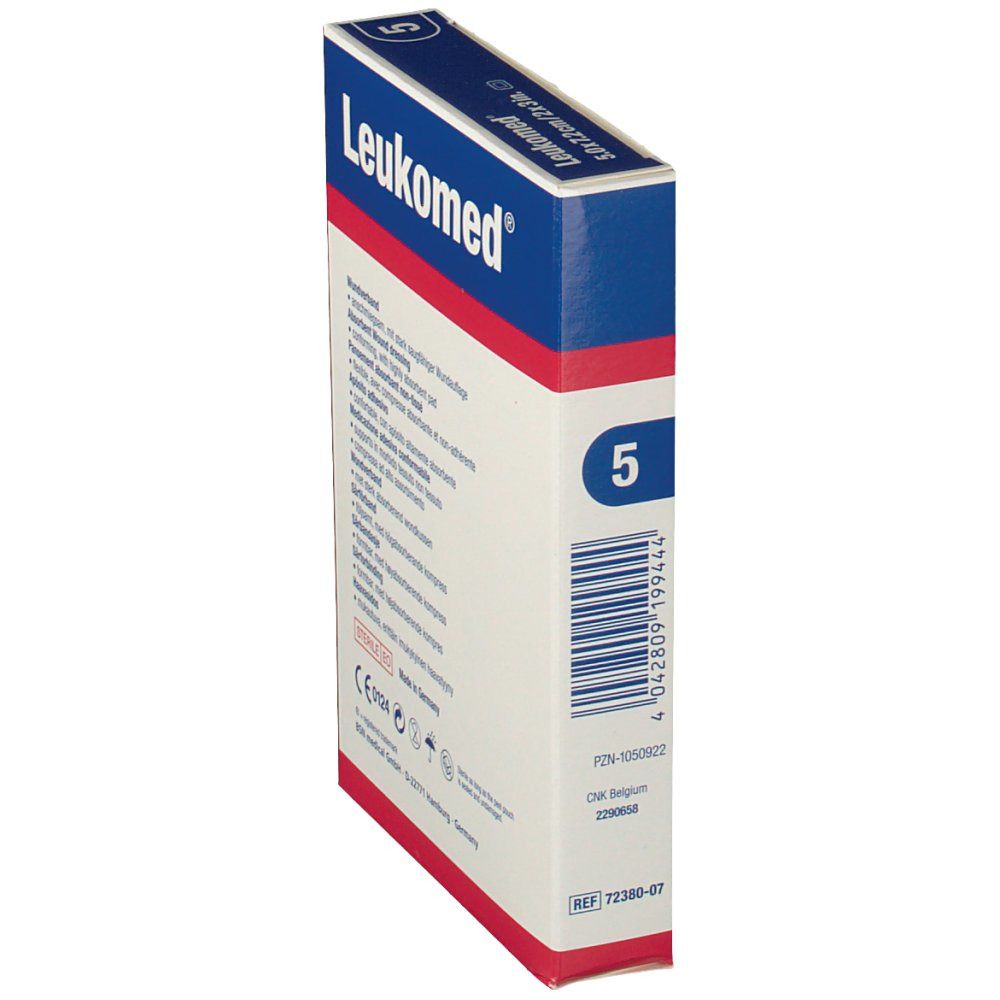 Zijaanzicht van de Leukomed wondverband verpakking. Blauwe en witte verpakking met tekst en barcode.