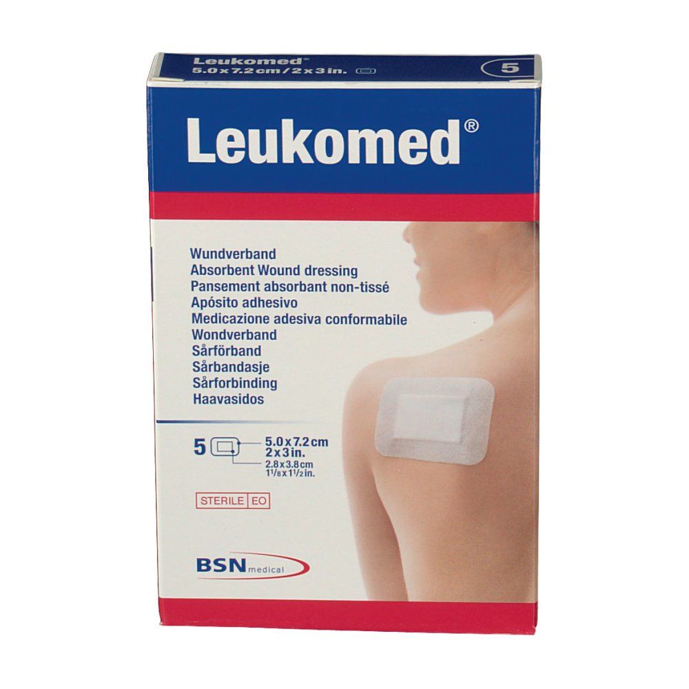 Verpakking van Leukomed wondverband. Toont een verband op een schouder. Bevat 5 verbanden, 5,0 x 7,2 cm.