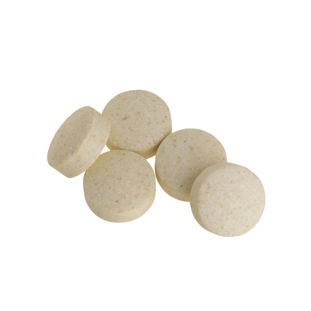 Vijf ronde, beige tabletten. Close-up. Geen opschrift zichtbaar.