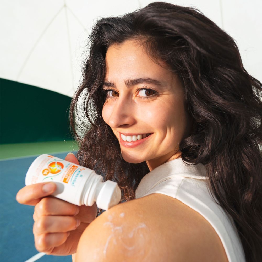 Puressentiel Roller Gewrichten & Spieren met 14 etherische oliën, 75ml, naast de verpakking.