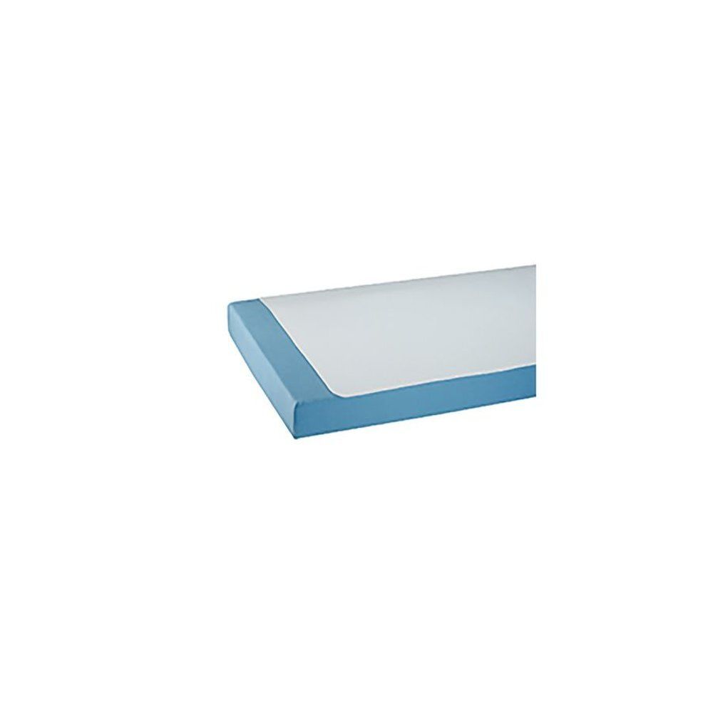 Protège-matelas en molleton rectangulaire bleu avec surface blanche. Vue d'angle.