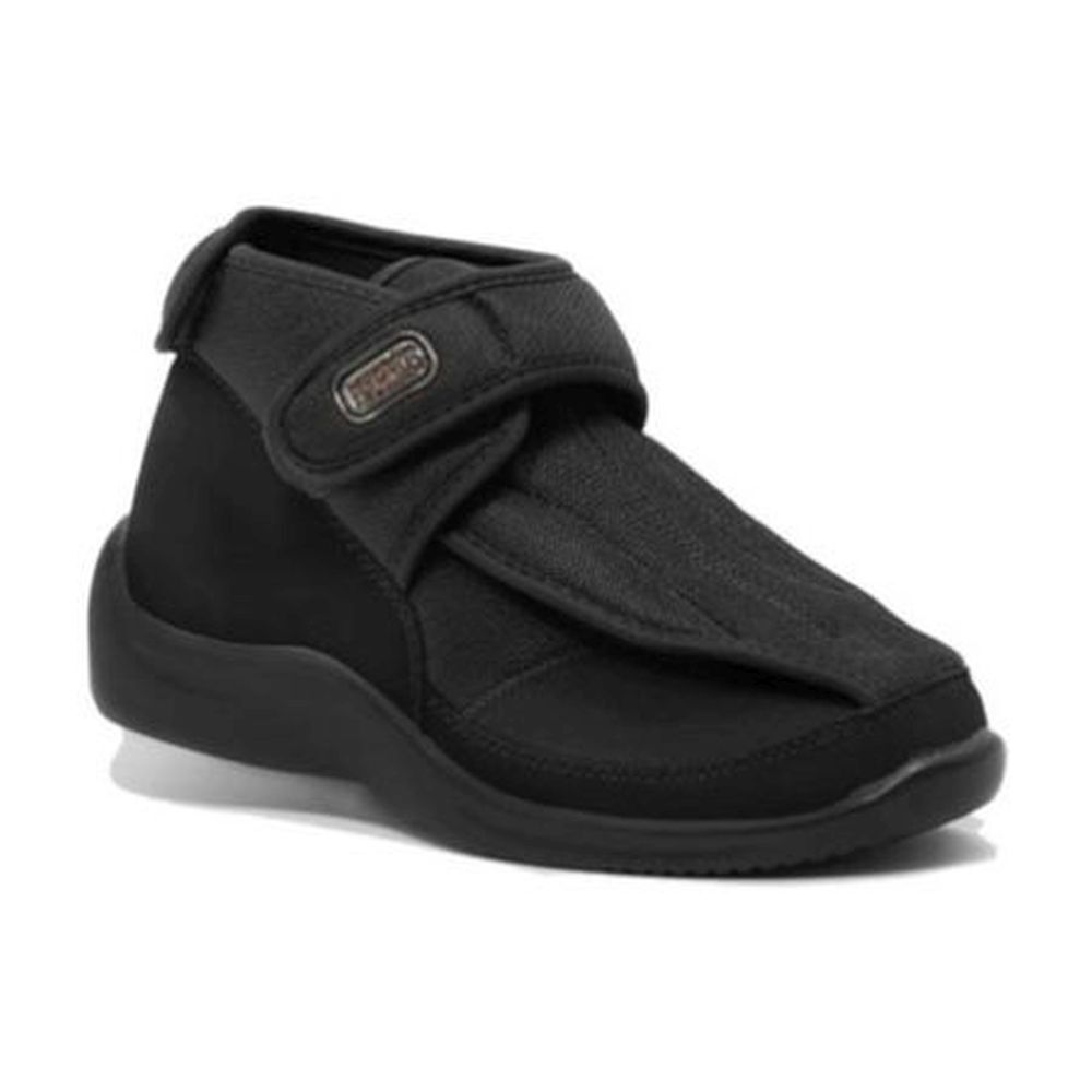 Chaussure noire avec fermeture velcro. Matière supérieure en tissu. Marque visible sur le velcro.