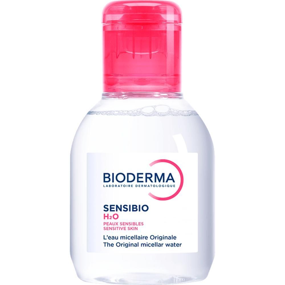 Kleine, transparante fles met rode klapdop. Etiket met BIODERMA, Sensibio H2O. Voor gevoelige huid. Franse tekst.