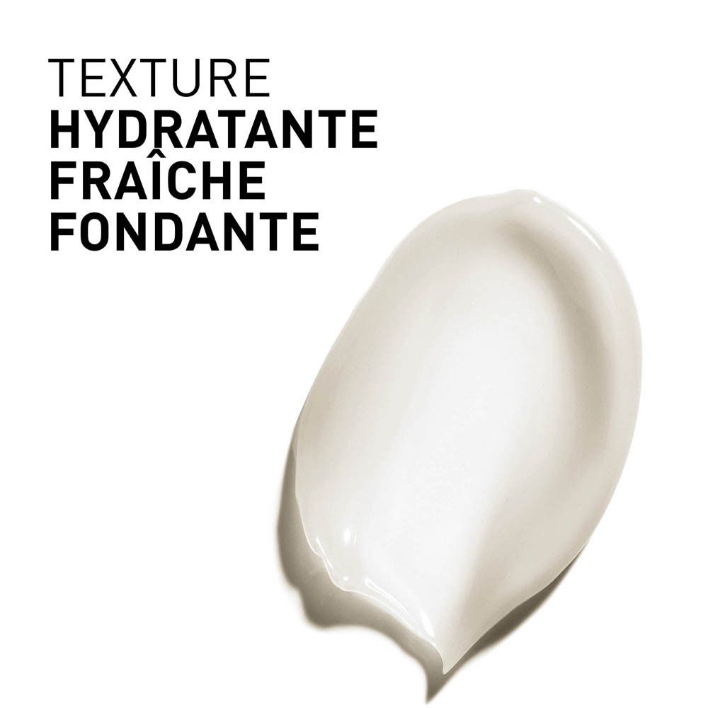Éclaboussure de crème blanche. Texte : Texture hydratante, fraîche, fondante.