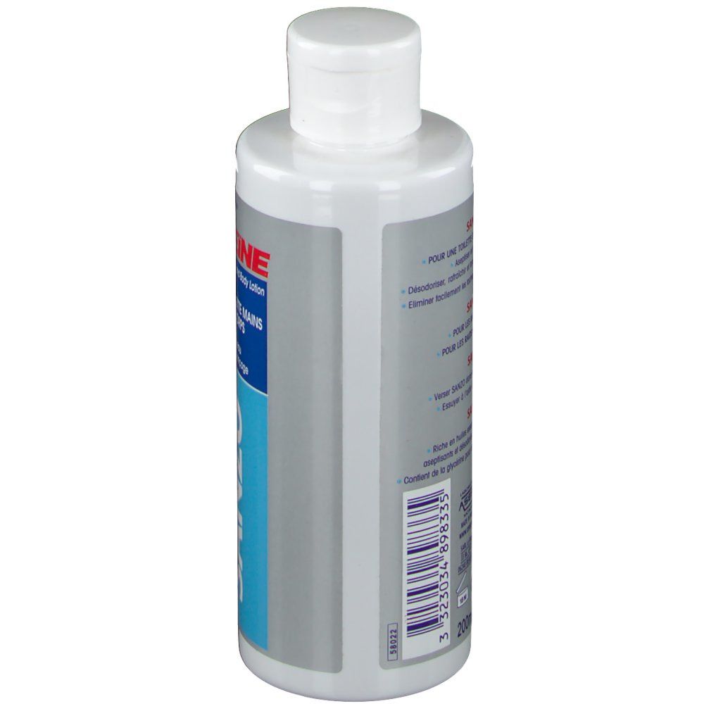 Fles met witte dop. Op de achterkant barcode en tekst. Productnaam: SPORTS AKILEINE SANZO Hand and Body Lotion.