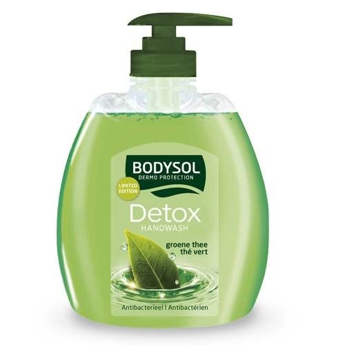 Groene vloeibare zeep met pomp. Opschrift: Bodysol Detox Handwash. Bevat groene thee. Antibacterieel.
