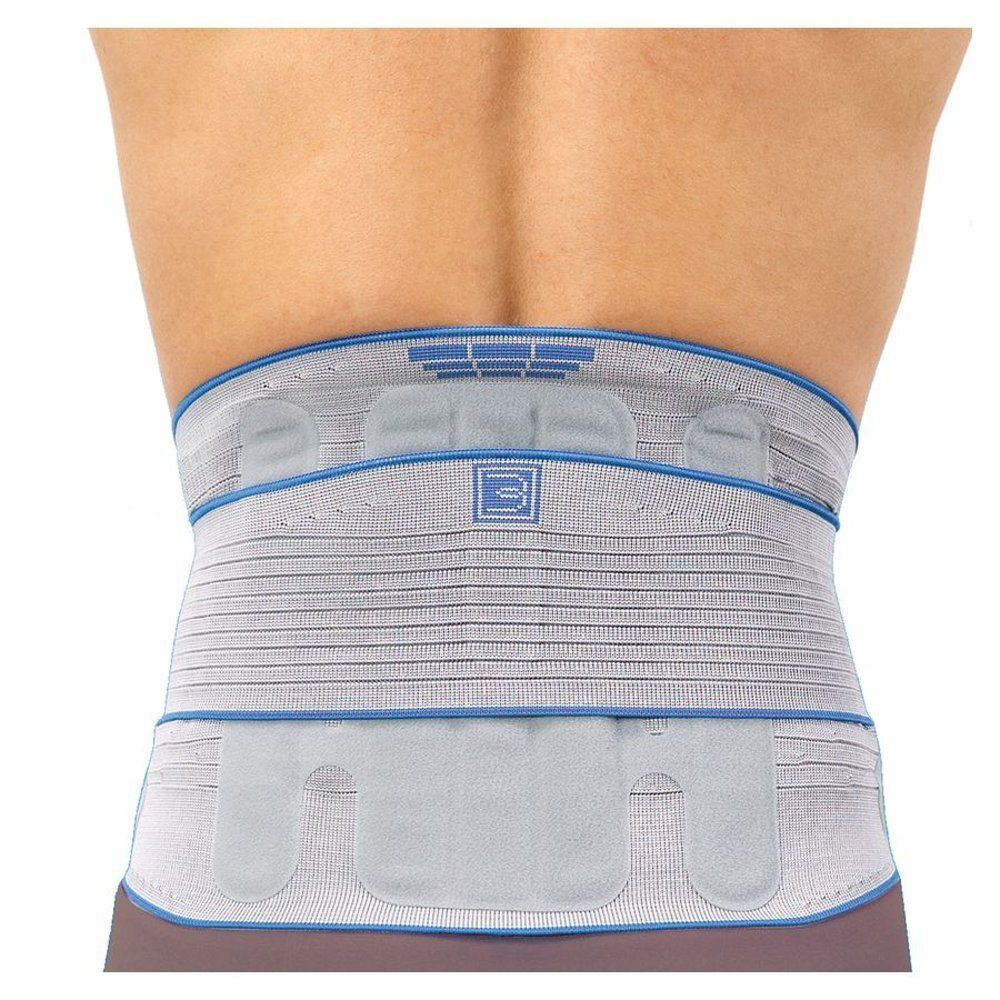 Ceinture lombaire grise et bleue, portée sur le dos d'une personne. Avec coussinets et logo.