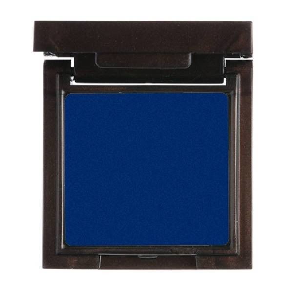 Fard à paupières bleu dans un boîtier compact carré marron avec couvercle rabattable.