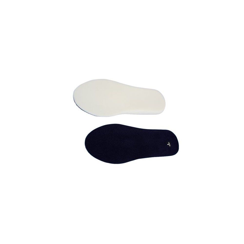 Twee orthopedische inlegzolen. Eén wit, één donkerblauw. Beide hebben een anatomische vorm.