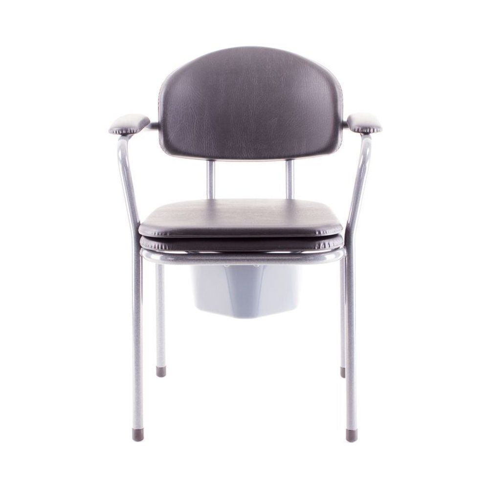 Toiletstoel met zwarte zitting en rugleuning, armleuningen, grijs frame en emmer.