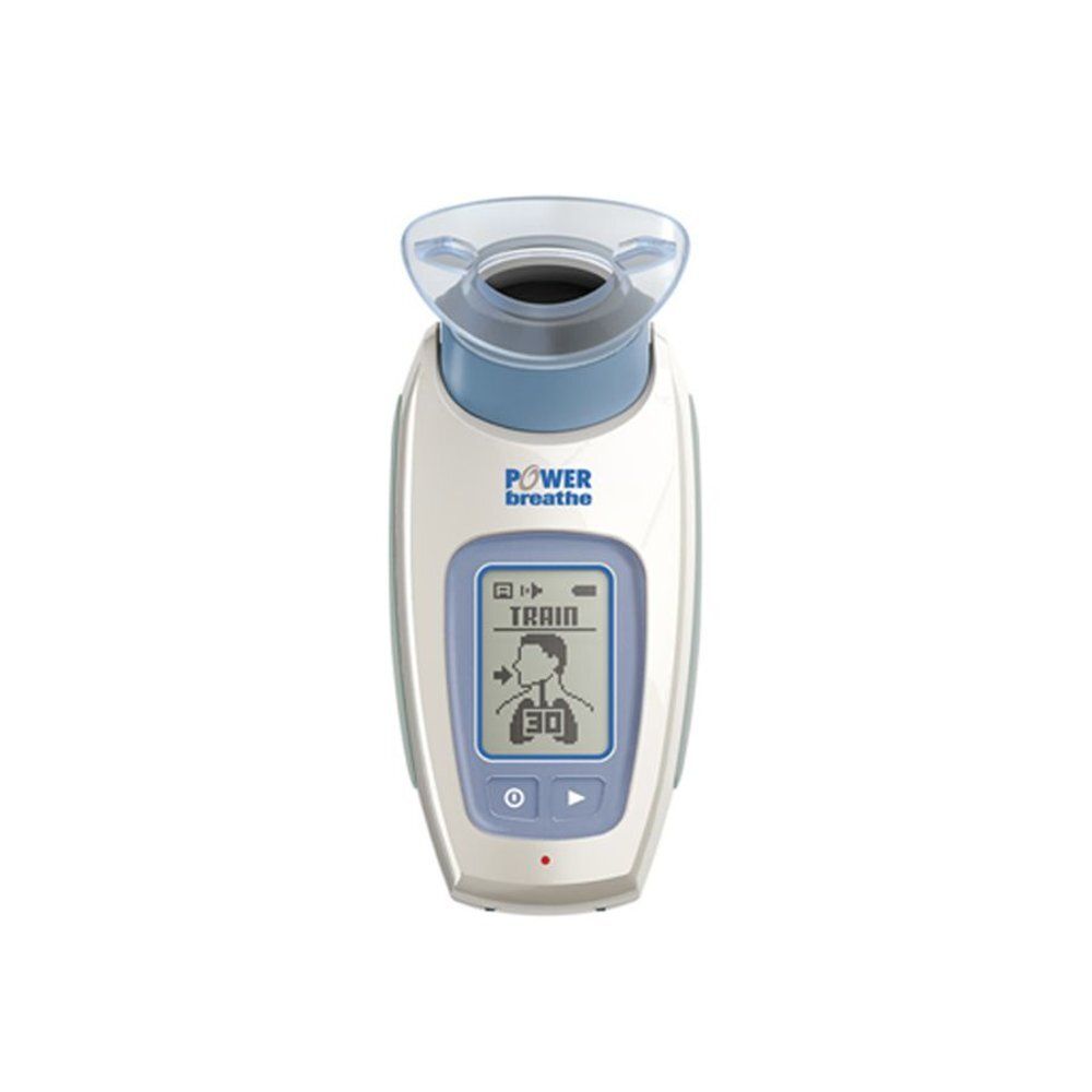 Wit en blauw ademhalingstrainingsapparaat met display. Toont Powerbreathe-logo en trainingssymbool. Mondstuk bovenaan.