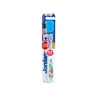 Brosse à dents enfant en emballage. Brosse grise, manche orange. Logo Jordan, 6-9 ans.