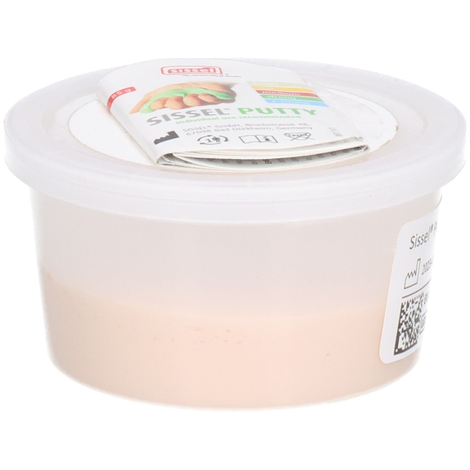 Beige kneedmassa in een ronde, witte container met deksel. Op de deksel zit een etiket met productinformatie.