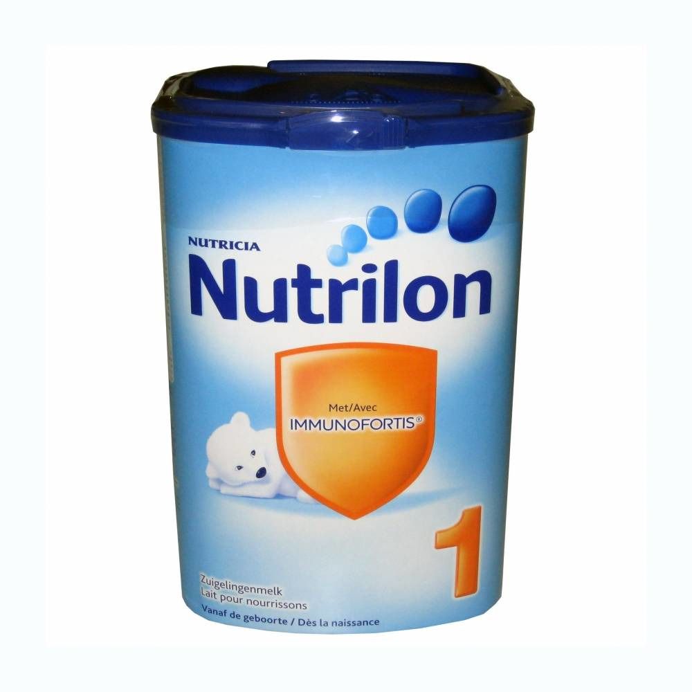 Blauw-witte pot met deksel. Opschrift Nutrilon, daaronder een oranje schild met tekst. Onderaan staat het cijfer 1.