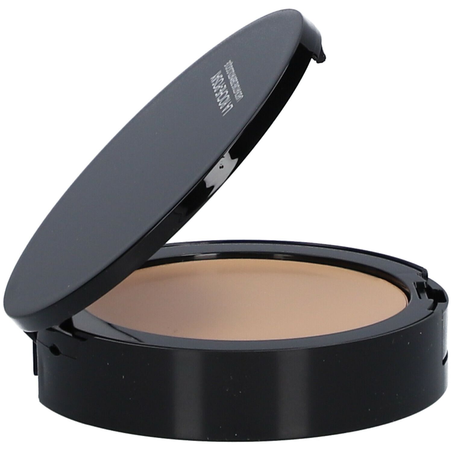 Compacte make-up, open. Zwarte behuizing, getinte poeder. Merk op deksel.