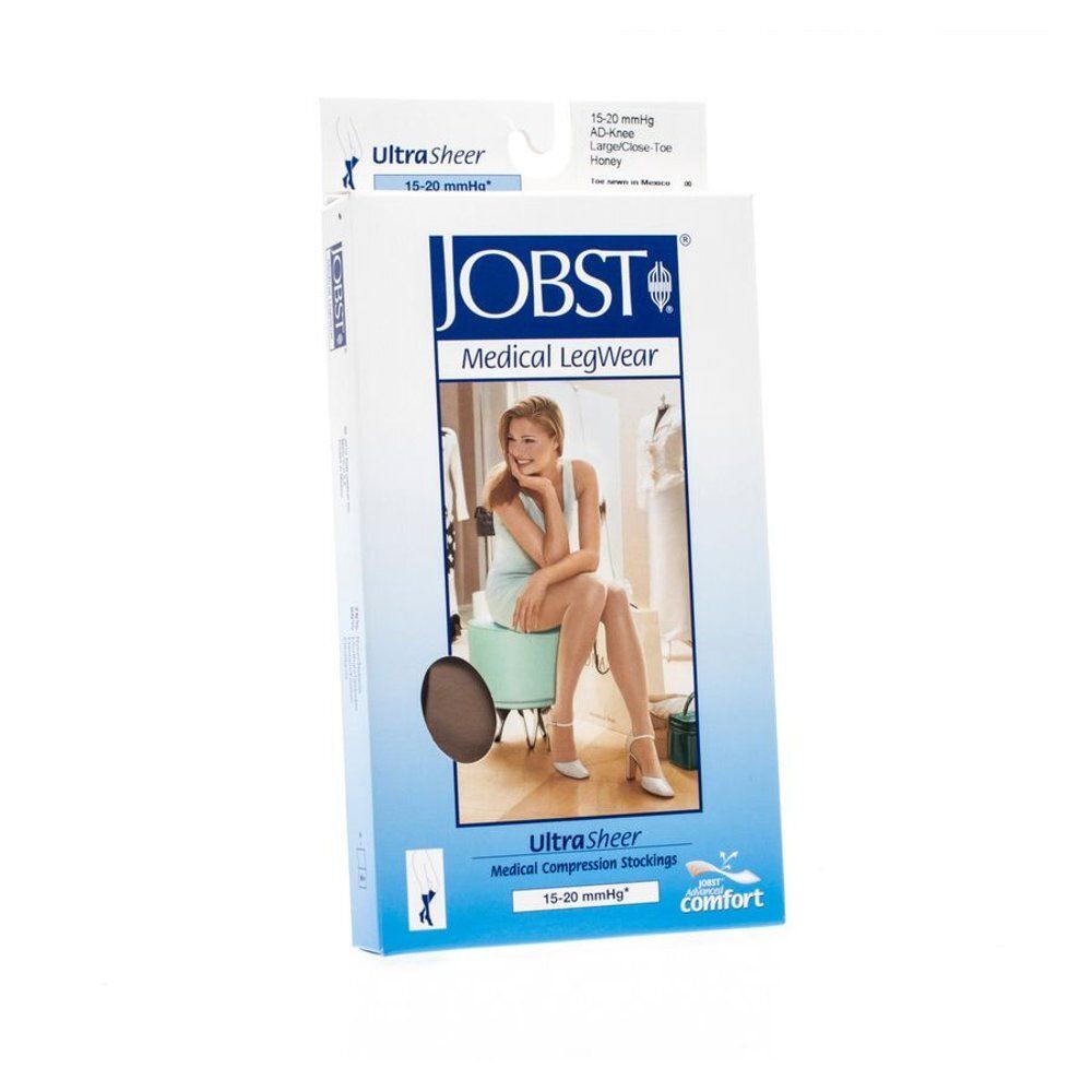 Verpakking JOBST UltraSheer medische compressiekousen. Vrouw draagt kousen. Kleur Suntan. Opschrift 15-20 mmHg.