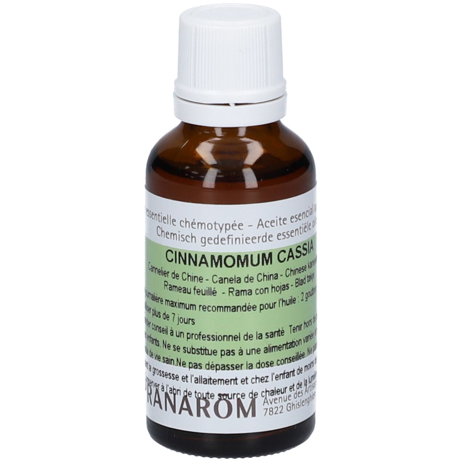 Bruine glazen fles met witte dop. Etiket met productinformatie en PRANAROM-logo. Bevat essentiële olie.