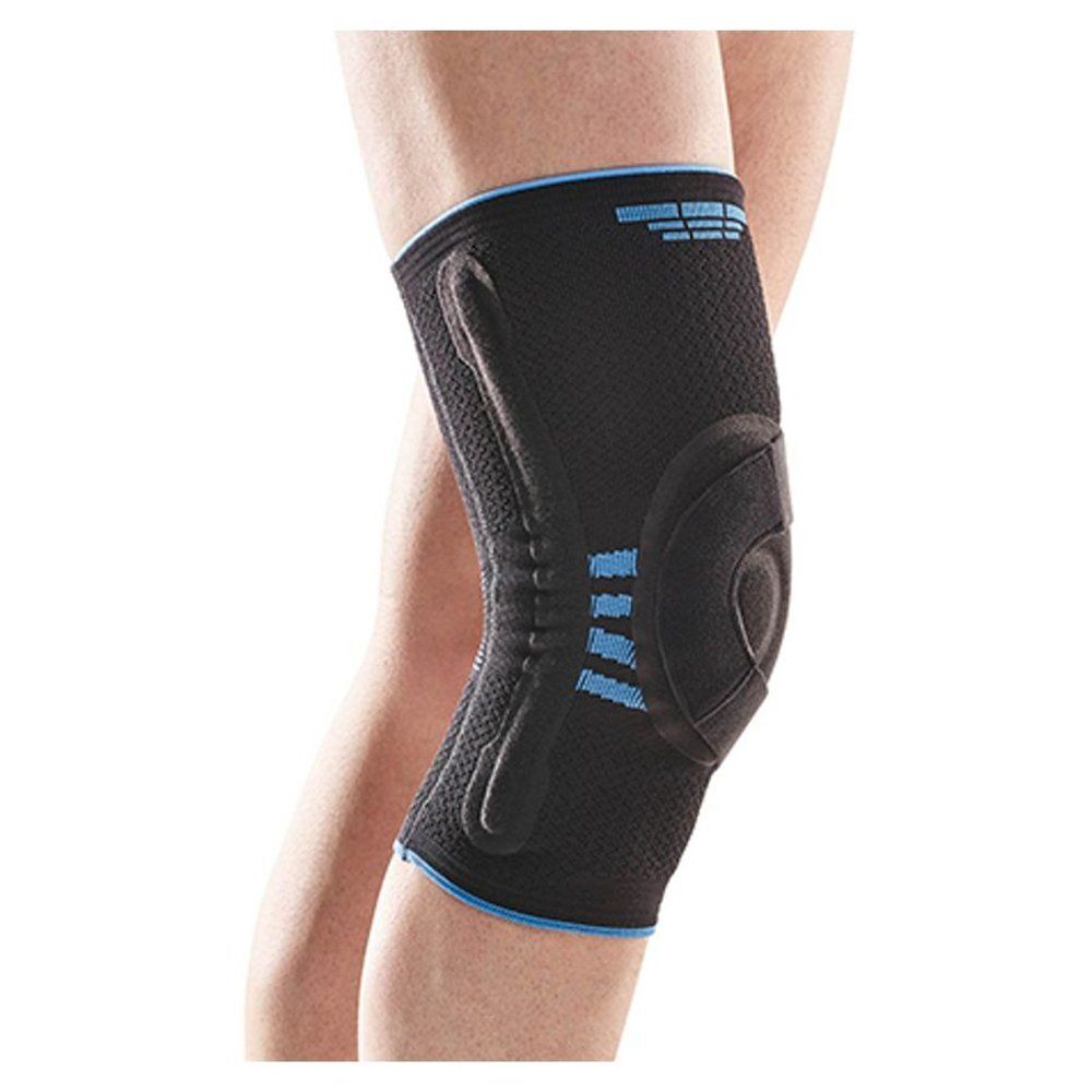 Genouillère noire sur une jambe. Détails bleus. Correction visible de la rotule. Vue détaillée.
