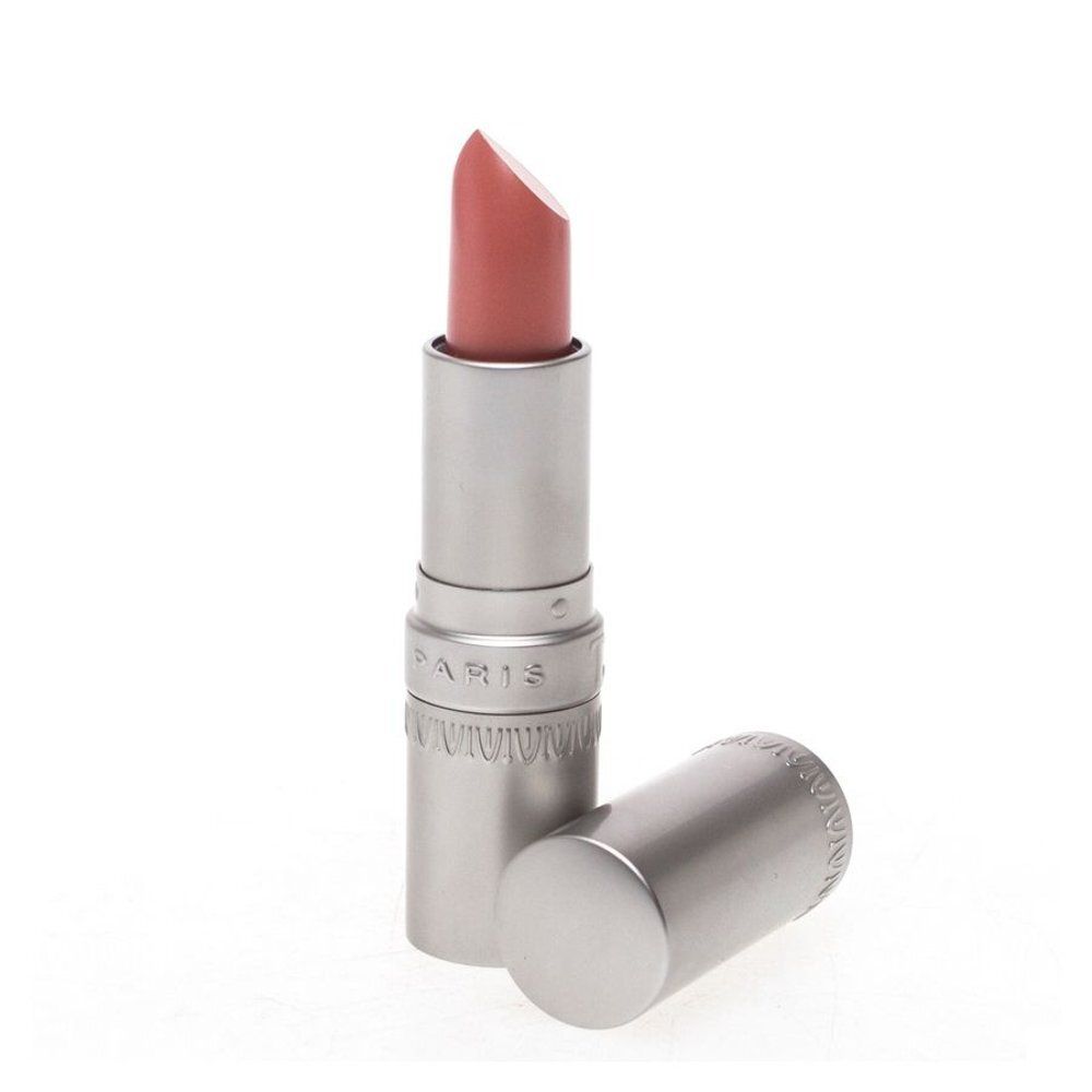 Lippenstift in zilveren huls, geopend. Roze lippenstiftpunt.