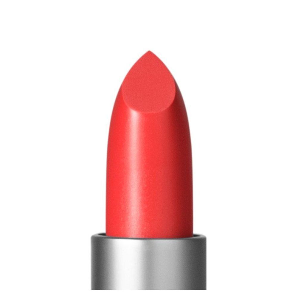 Gros plan d'un rouge à lèvres rouge dans un étui argenté.