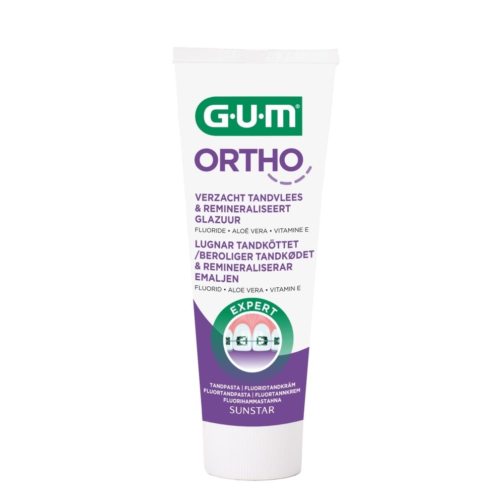 Tandpastatube, wit. G.U.M. Ortho-logo. Tekst: Beschermt tanden, beschermt tandvlees. Expert-logo.