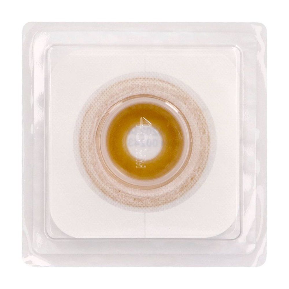 Un disque de base convexe pour stomie, adhésif, dans son emballage transparent.