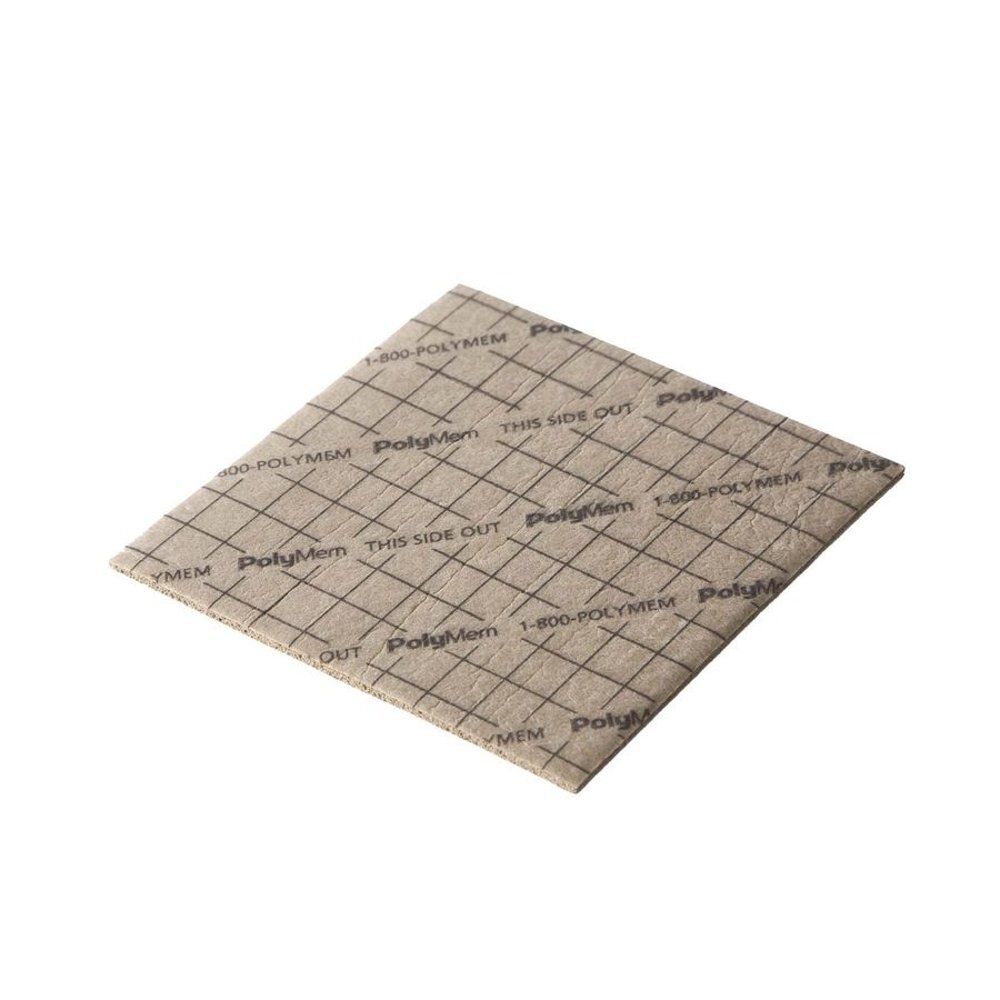 QuadraFoam verband. Beige, vierkant. Met zwart rasterpatroon en opdruk. Tekst: 1-800-POLYMEM, THIS SIDE OUT.