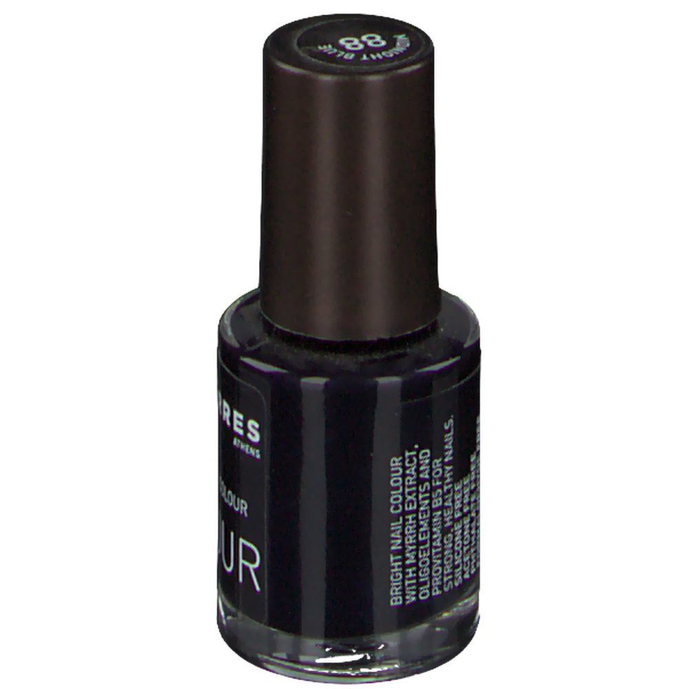Vernis à ongles bleu foncé Korres. Flacon avec bouchon noir. Inscription : 88 Bright Blue, BRIGHT NAIL COLOUR.