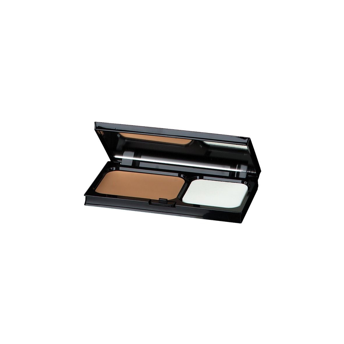 Maquillage crème compact ouvert. Boîtier noir avec maquillage et éponge. Miroir visible.