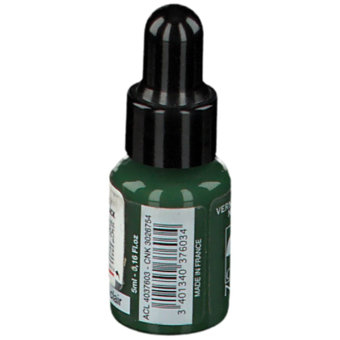 Groene nagellakfles met zwarte dop. Opschrift: 5ml, Vert émeraude clair. Barcode. Made in France.