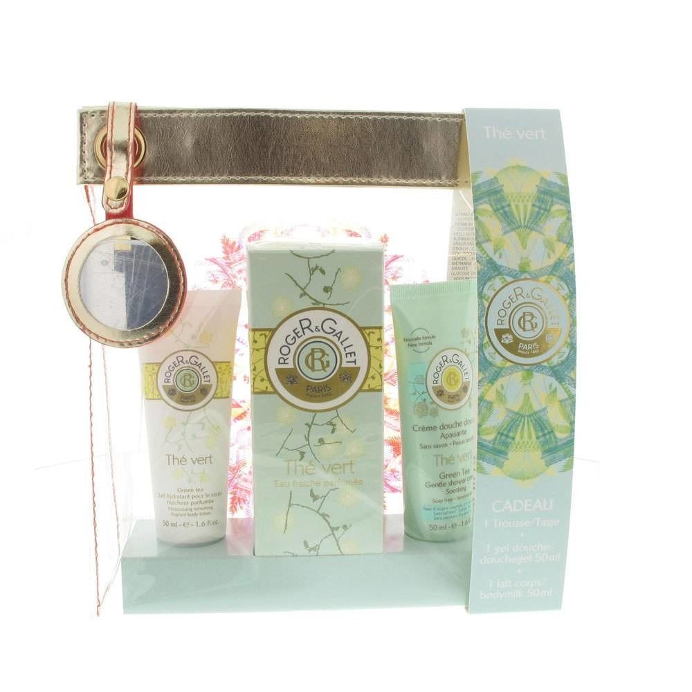 Coffret cadeau avec trois produits. Sac transparent avec poignée dorée. Produits avec emballage vert et blanc.