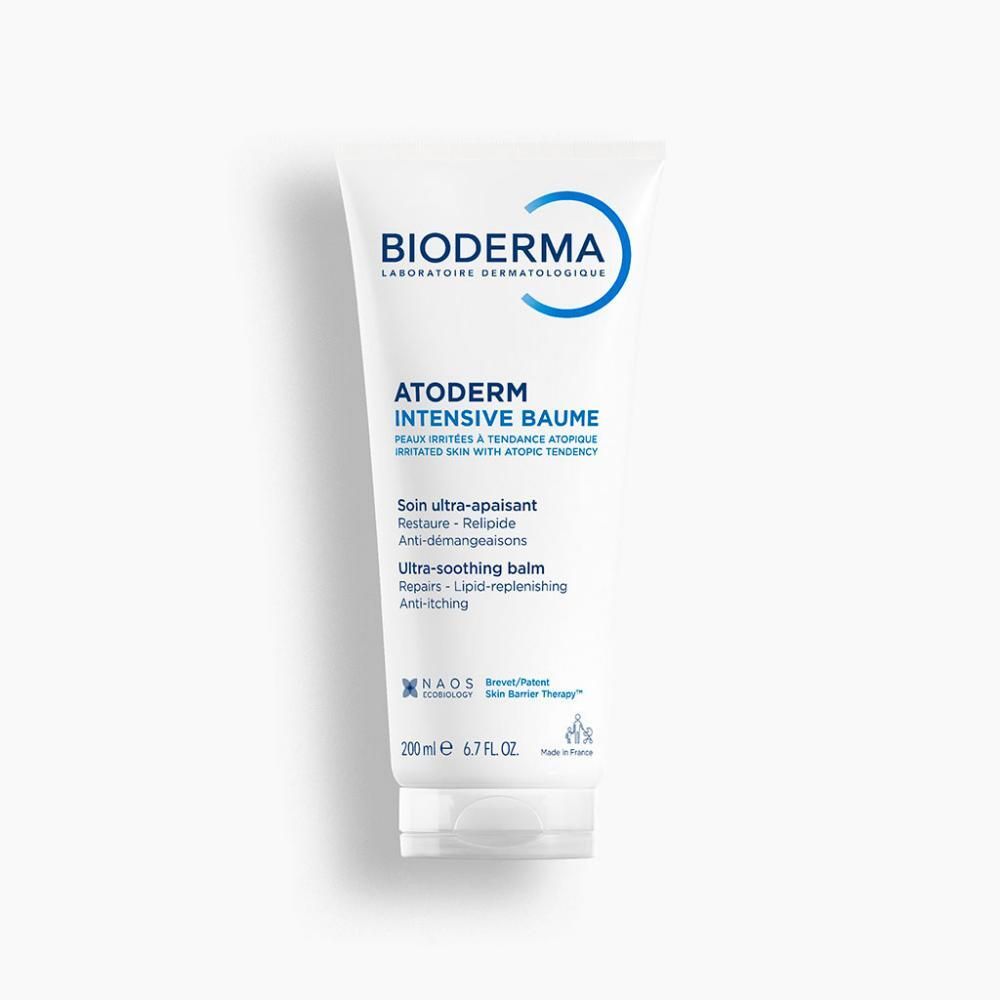Witte tube met blauw logo en tekst. Productnaam: Atoderm Intensive Baume. Tekst in het Frans en Engels. 200 ml.