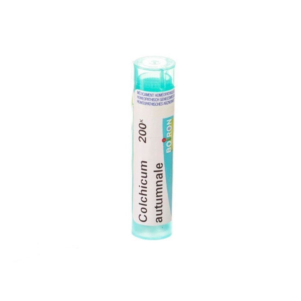 Tube cylindrique vert clair. Inscription: Colchicum autumnale 200K. Marque Boiron. Médicament homéopathique.