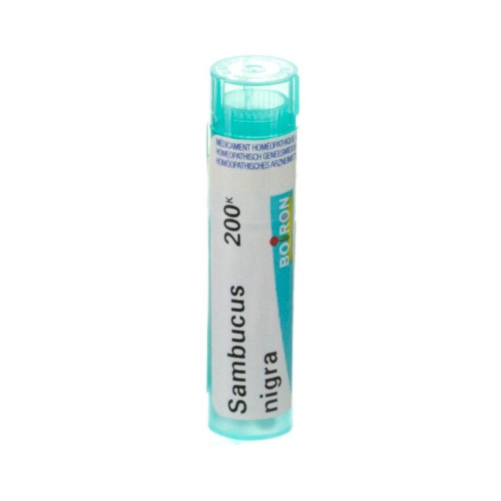 Tube cylindrique blanche avec bouchon bleu-vert. Inscription: Sambucus nigra 200K, Boiron.
