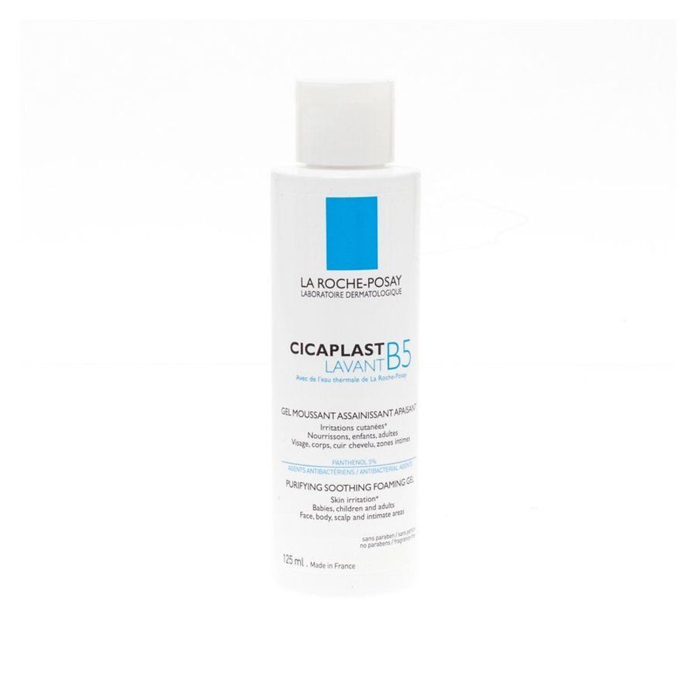 Witte fles met blauw vierkant en tekst. Opschrift: LA ROCHE-POSAY, CICAPLAST LAVANT B5. Gel voor huidirritaties.