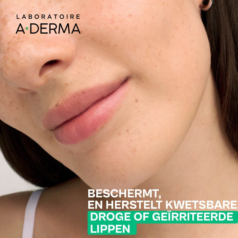 A-Derma lippenstift. Witte stick met tekst. Tekst: Pierre Fabre, Dermo-Cosmétique.