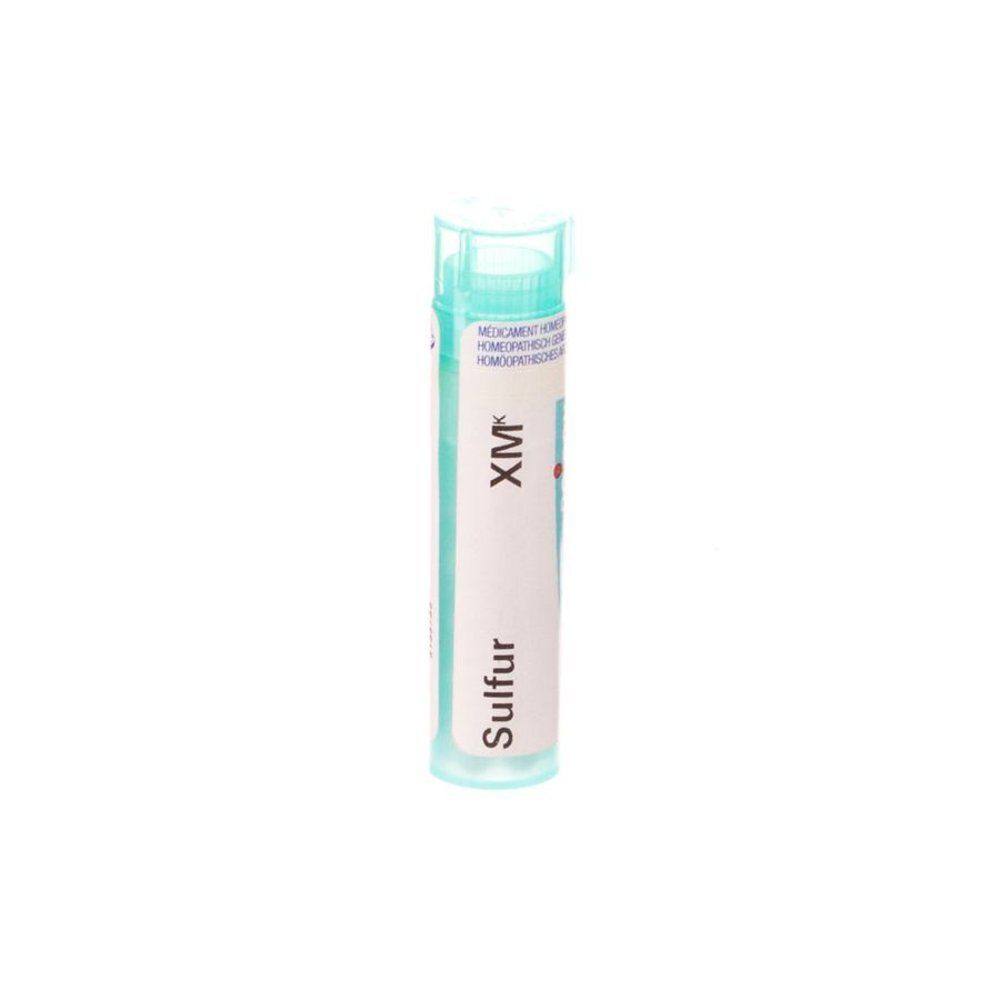 Tube cylindrique vert avec étiquette blanche. Inscription : Sulfur, XM. Bouchon transparent.