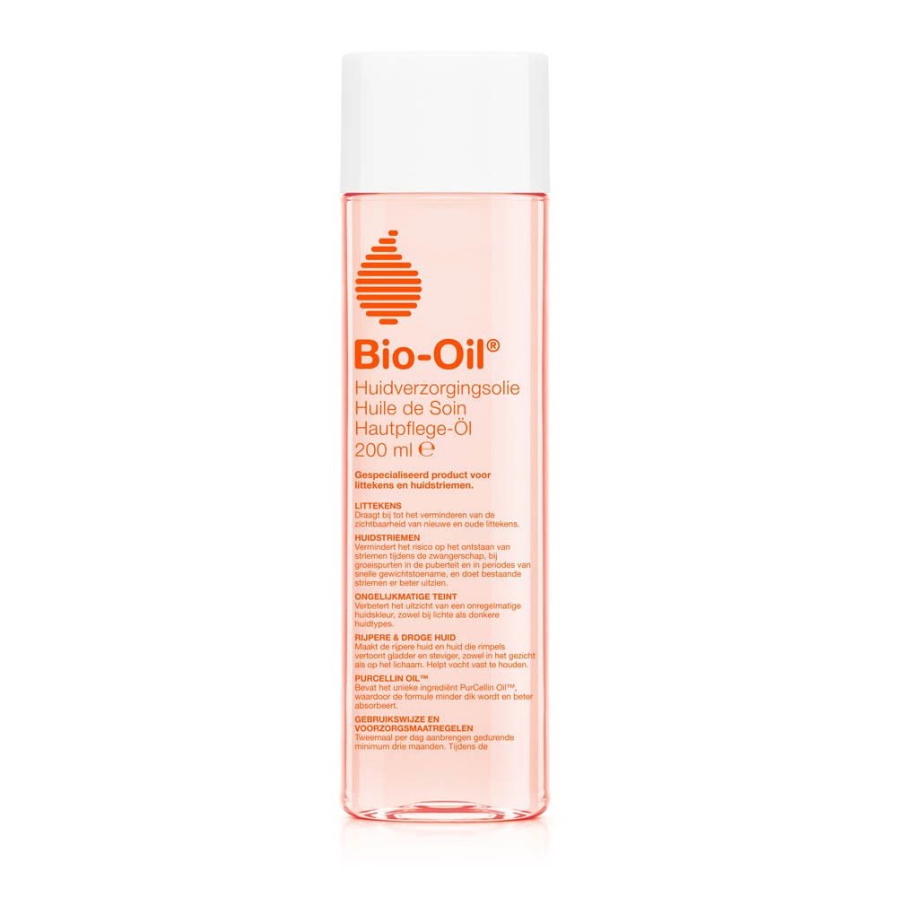 Bio-Oil fles. Cilindrische vorm, transparante vloeistof, witte dop. Etikettering zichtbaar.