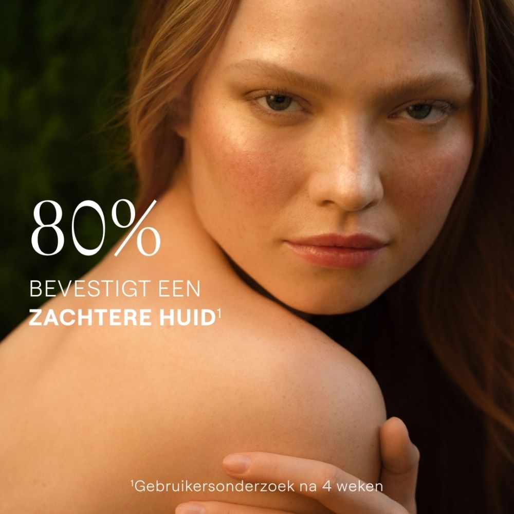 Vrouw met stralende huid, 80% bevestigt zachtere huid na 4 weken.