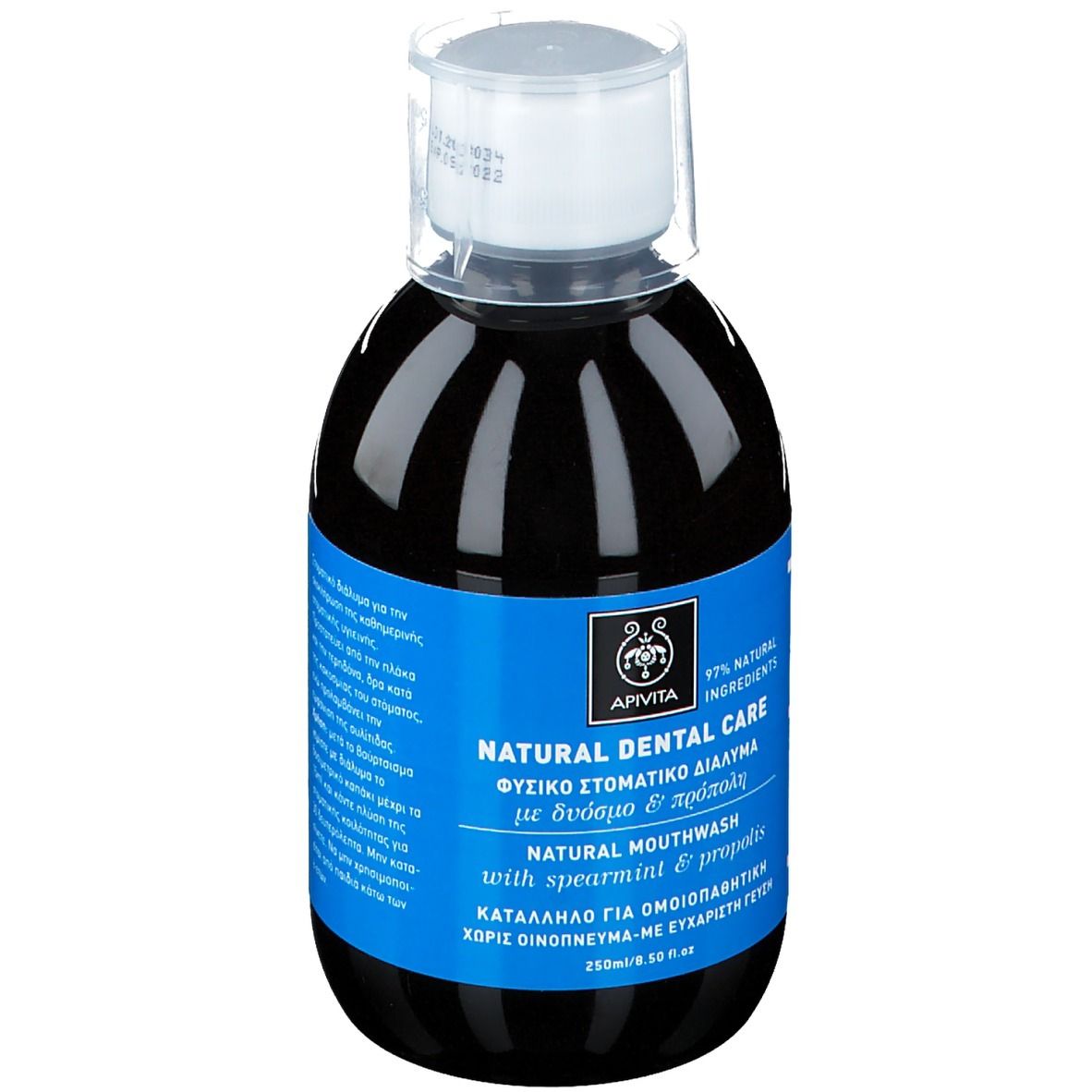 Donkere vloeistof in fles met blauw etiket. Opschrift: Natural Dental Care, mondwater met munt en propolis, 97% natuurlijke ingrediënten.