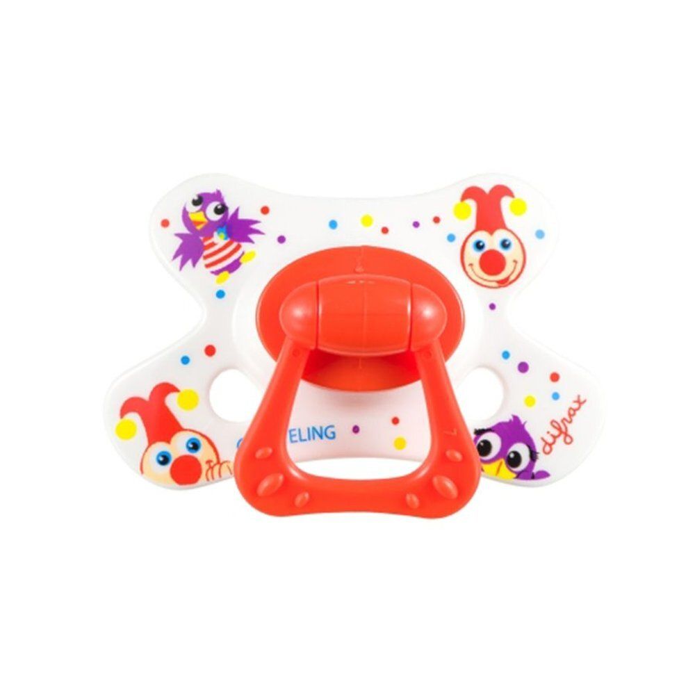 Speen met rode handgreep en wit schild met kleurrijke figuren en stippen. Merk Difrax.